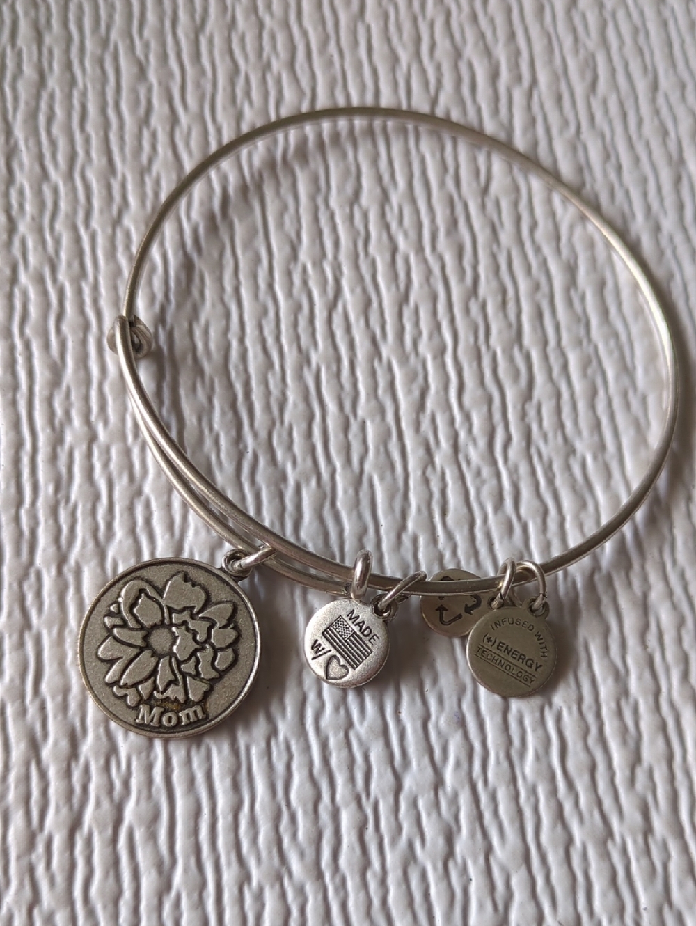 🎂Y12 Lot of More than 15 Bracelets and Bangles - Various Metals and Acrylic - Picture 9 of 14